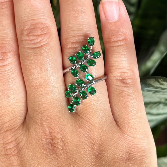 Luxury Green Emerald Leaf Shape Silver Plated Ring - Picture 5 of 8